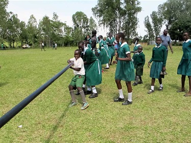 Ochilo-school-students-stretching-water-pipe-roll