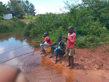 Children-fishing-at-Manyasi-dam