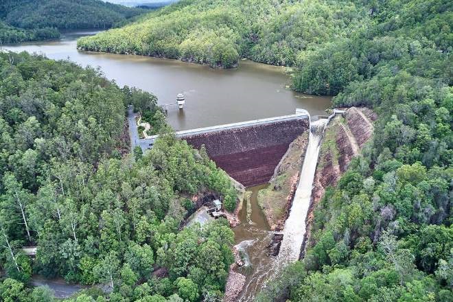 clarrie_hall_dam_wall_1349446-2754961.jpg